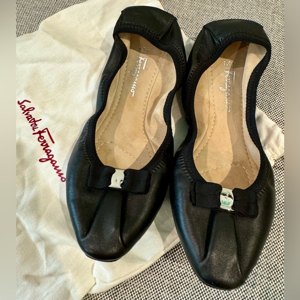 Ferragamo Black Leather Bow-Accent Ballet Flats, Sz 8M